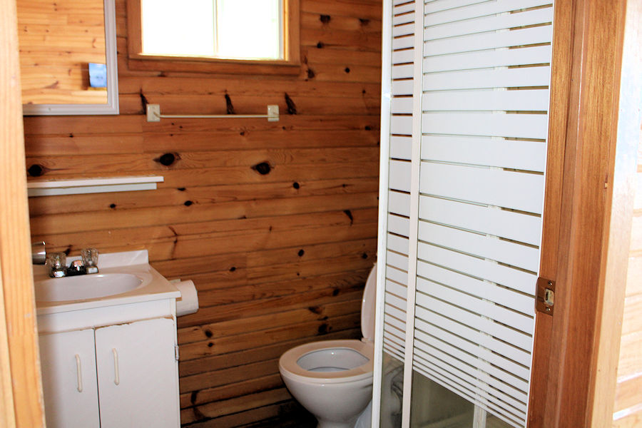 Ontario American Plan Lodge Dock Side East